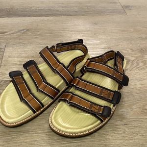 Damages to the lid of the box, Worn once , No authentication.